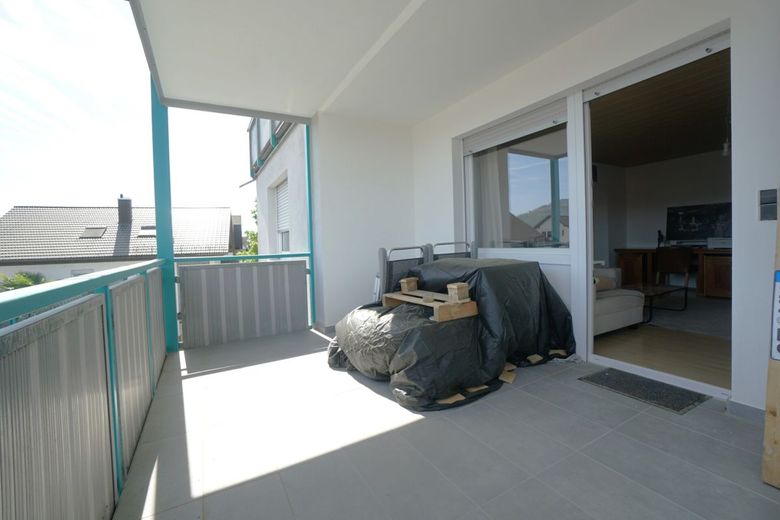Su refugio en el verde: apartamento de 2 habitaciones con gran balcón y jardín de ensueño – Balkon