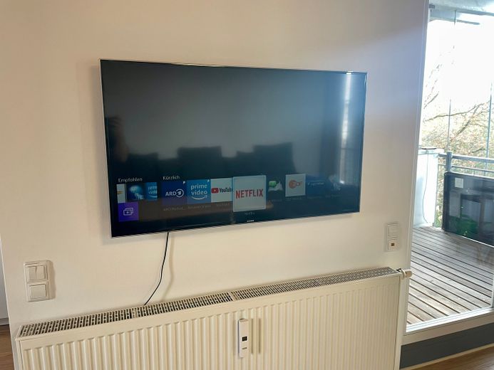 Fernseher m. Netflix & Amazon 