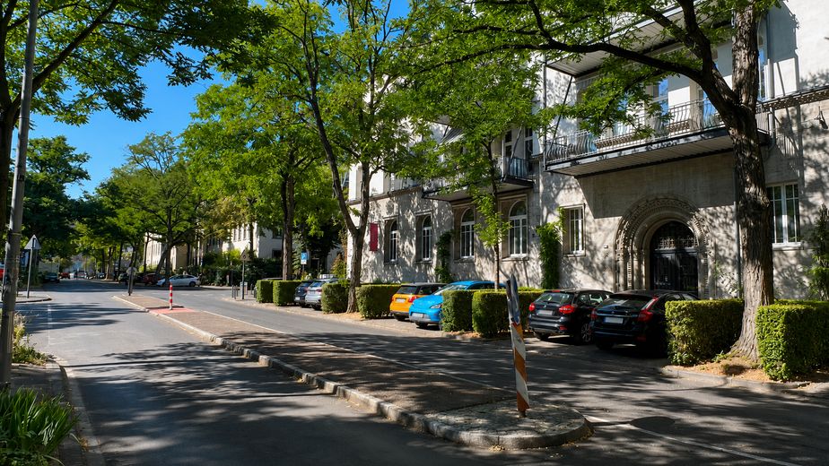 Keyifli 42 m² – merkezi konumda 2 odalı çatı katı dairesi – Wörthstraße Umgebung
