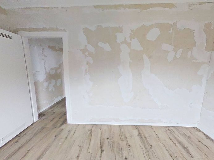 Bielefeld-Ummeln'de BALKONLU ve küvetli banyoya sahip şirin 2 odalı çatı katı dairesi – Ansicht II: Schlafzimmer