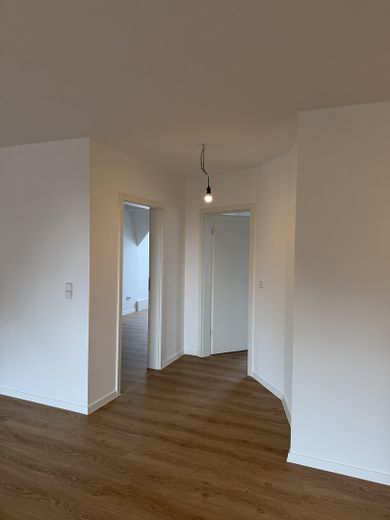 Wohnen im Denkmal: frisch sanierte 143-m²-Dachgeschosswohnung mit Haus-im-Haus-Charakter – Foto 14