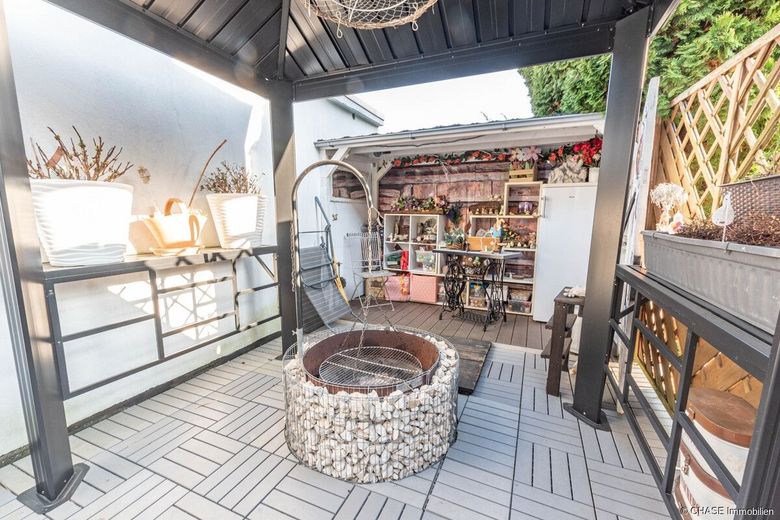 Modernisiertes Dreifamilienhaus in attraktiver Wohnlage - Bestes Wohnen oder Vermieten in Hameln! – Terrasse Erdgeschoss Grillecke