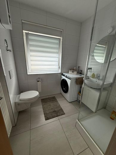 Exclusief 3-kamerappartement op een centrale locatie met groot balkon op de 1e verdieping – Bad