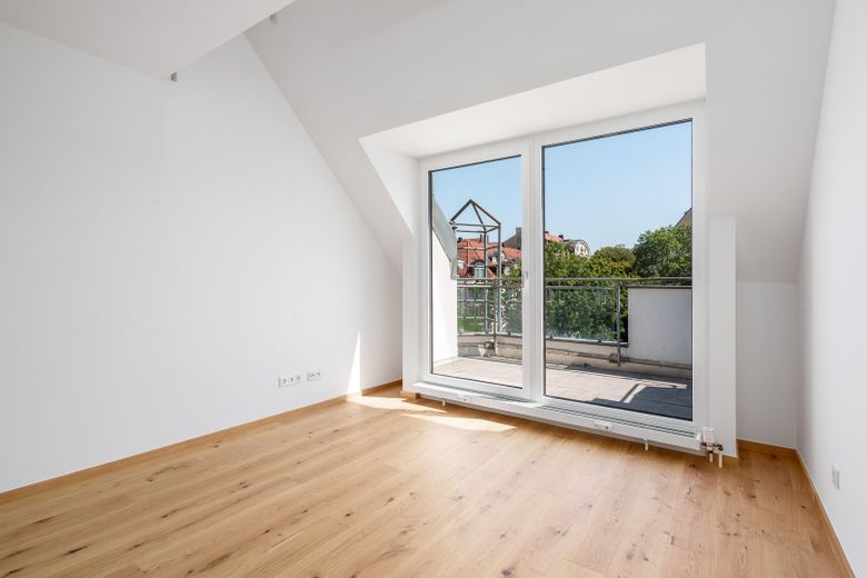 RARITÀ AL LEHEL | Maisonette modernizzata con vista sul verde e posto auto in garage sotterraneo – senza provvigione – Wohnbereich 4. OG