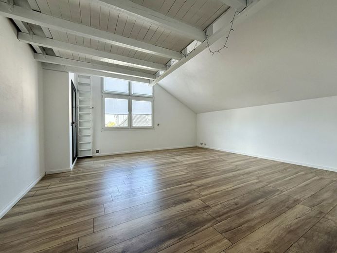 Fröndenberg-Westick: Eigentumswohnung der besonderen Art mit Balkon plus Tiefgaragenstellplatz! – Wohnbereich