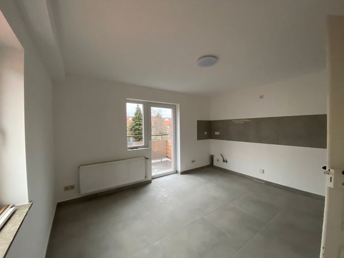 Apartamento con balcón, apto para piso compartido, 4 habitaciones, dúplex, cerca de la estación – Küche unten