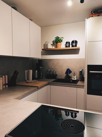 Moderne 4-Zi.-Maisonette mit Wärmepumpe, Einbauküche & Aufzug in Metzingen-Mitte – Foto 2