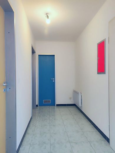 von Privat – Helle 2-Zimmerwohnung mit großer, wettergeschützter Südwestloggia – München-Bogenhausen – Flur in Richtung Bad