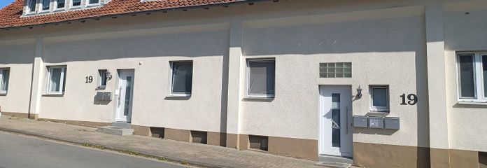 Rentables Mehrfamilienhaus mit vielen Möglichkeiten – Ansicht Straße