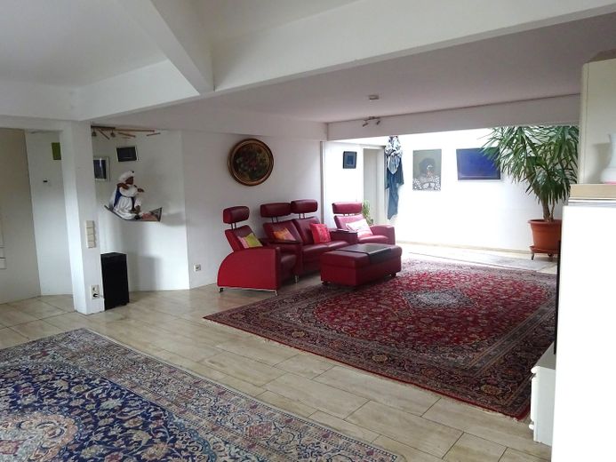Große Maisonette mit Garten und Biotop – Wohnzimmer
