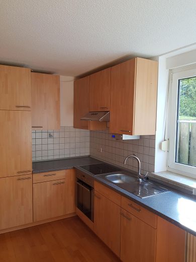 Gemütliche 3-Zimmer-Souterrain-Wohnung mit Stellplatz in Calden zu vermieten – Foto 1