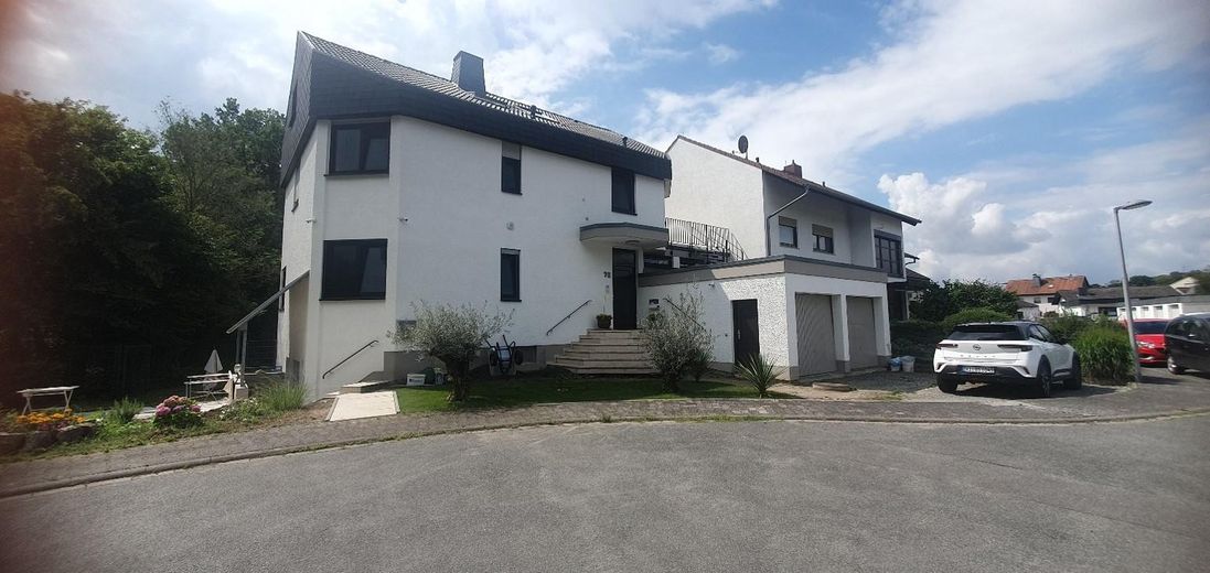 Traumvilla am See mit Einliegerwohnung – Vorderansicht Haus