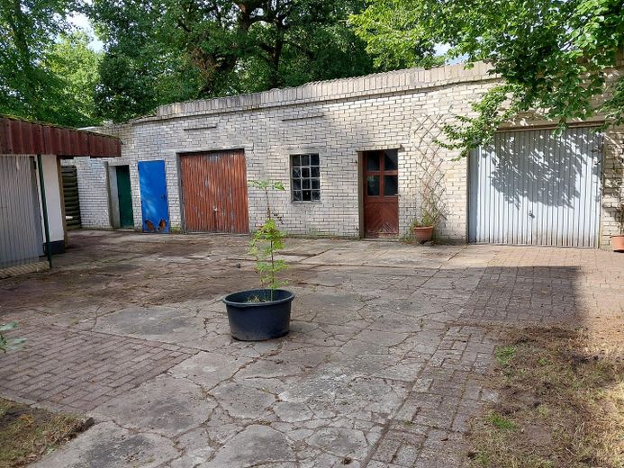 Einfamilienhaus/Zweifamilienhaus Sanierungsbedürftig oder Abriss – Doppelgarage und Werkstatt