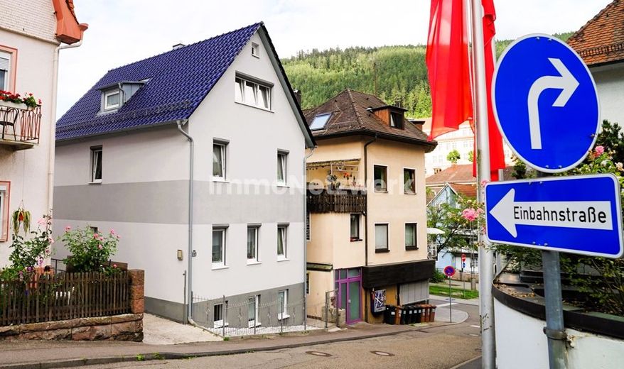 Bad Wildbad: Behaglich, bestsaniert, bezugsfertig! Sympathisches Einfamilienhaus in bester Lage. – Einbahnstraße