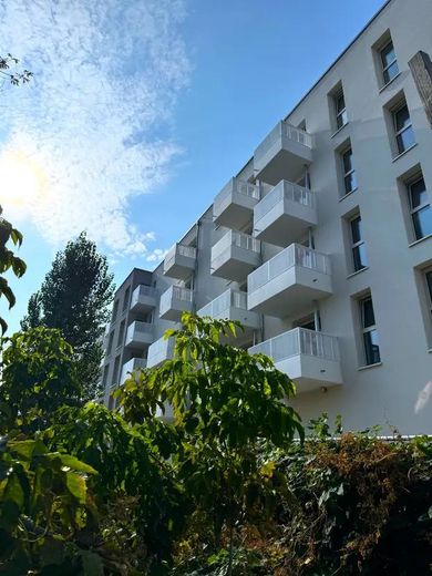 Neubau! 1-Zimmer möbliert mit EBK + Balkon + Abstellkammer + Waschmaschinenanschluss in Adlershof! – Außenansicht