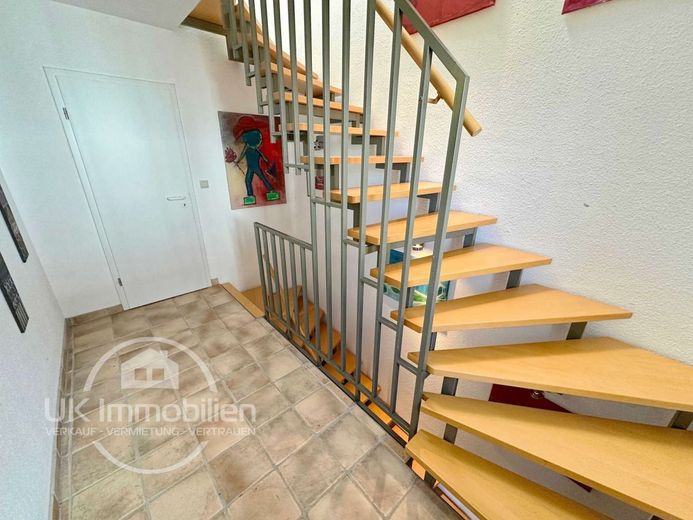 Hausgefühl! 2-Zi mit Dachterrasse im Haus-im-Haus-Konzept! – Treppenhaus + Abstellraum
