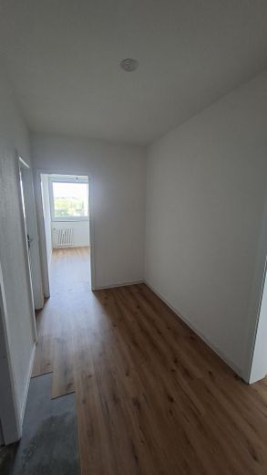Teilsanierte 2-Zimmer Wohnung in guter Lage – Eingangsbereich/Flur