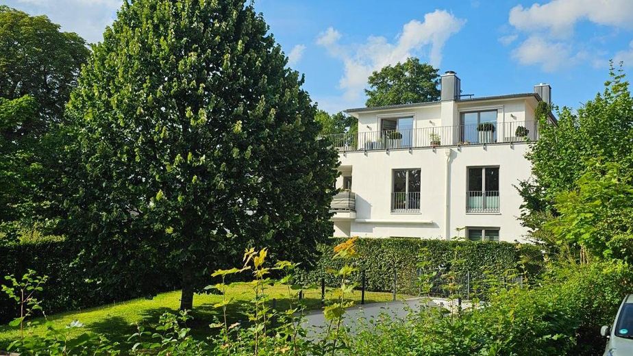 HOCHWERTIGE EIGENTUMSWOHNUNG IM ALSTERTAL – Liegenschaft