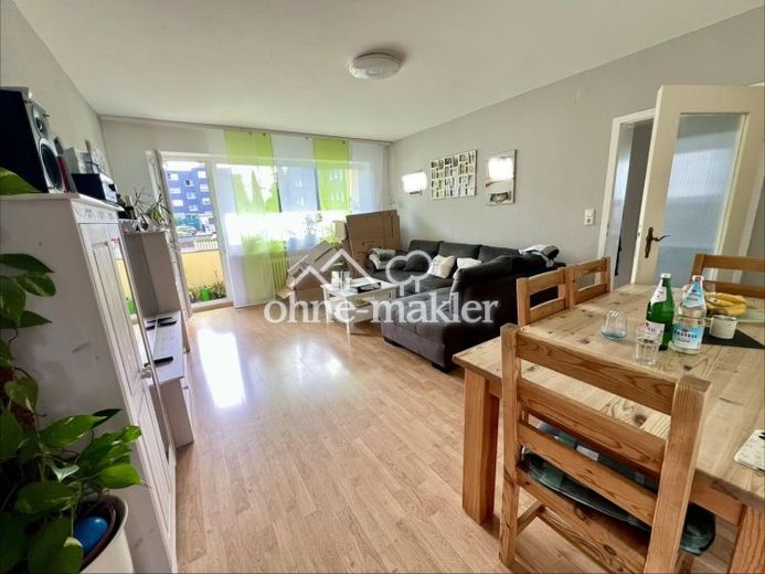 Geräumige 4-Zimmer-Wohnung mit Balkon in gepflegtem Mehrfamilienhaus – Foto 1