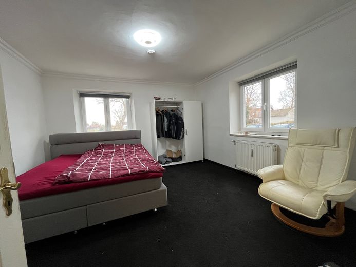 Schlafzimmer 1