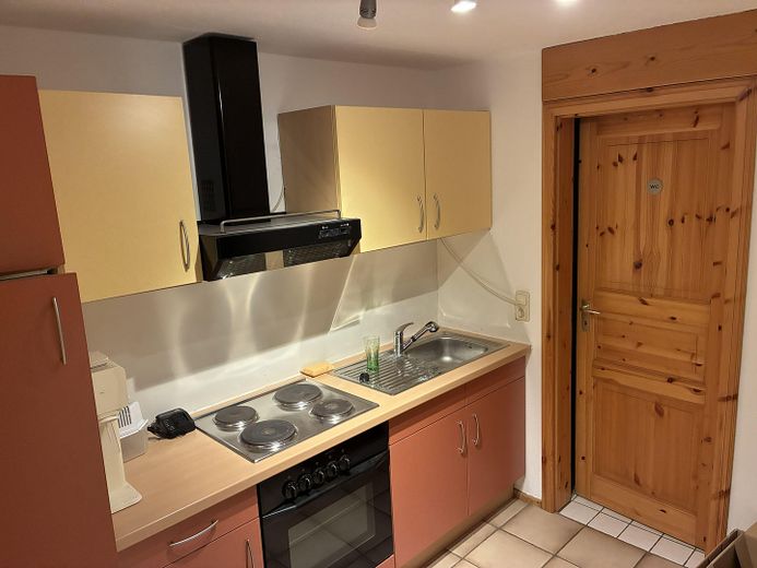 Багатофункціональна мезонет / сутеренна квартира 83 +42 м²  у природній місцевості - багатофункціональний гараж – Küche Souterrain  - bleibt
