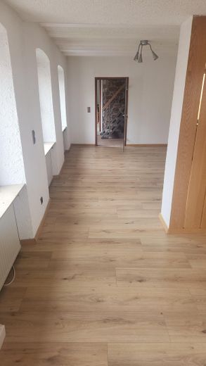 3 Zimmer Wohnung im OG mit Balkon – Ausblick vom Wohnzimmer