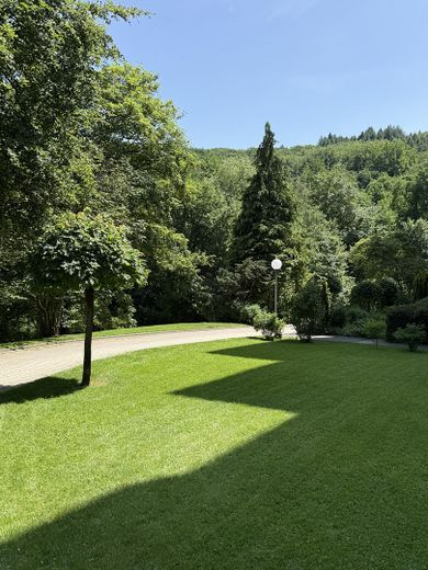 ***Direkt vom Eigentümer*** Großzügige Wohnung mit 2 Balkonen und Weitblick am Waldrand – Umgebung