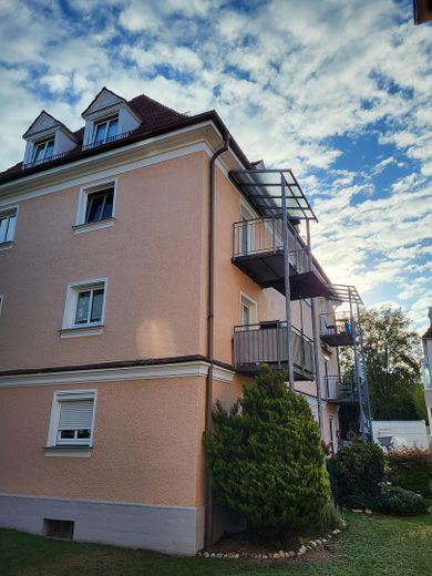 Attraktive Kapitalanlage in Burghausen | 2-Zimmer-Wohnung mit Balkon und TG | Provisionsfrei – Ansicht  - Süd West