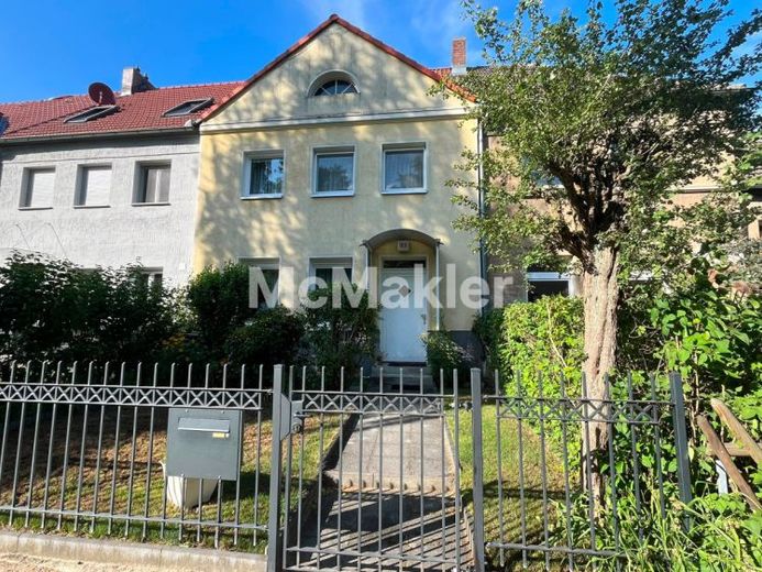Charming mid-terrace house in a natural setting in Berlin-Johannisthal – Photo 1