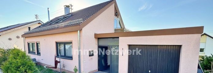 Teilsaniertes Einfamilienhaus in ruhiger Lage von Kohlberg - Bezugsfrei &amp; vielseitig nutzbar – Hausansicht