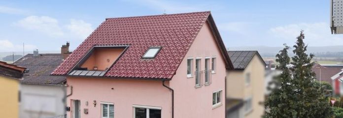 360° | Curata casa bifamiliare con loggia sul tetto e posto auto a Baindt