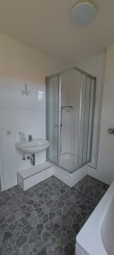 Helle 3-Zimmer-Wohnung -> ruhig und doch zentral gelegen – Bad