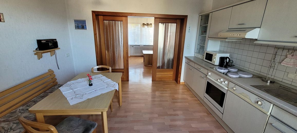 Casa unifamiliare con officina – spazio per vivere e creare – Wohnküche