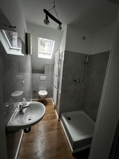 Świeżo wyremontowane 3-pokojowe mieszkanie własnościowe w centralnej lokalizacji – 77 m² – bez prowizji – Zdjęcie 1