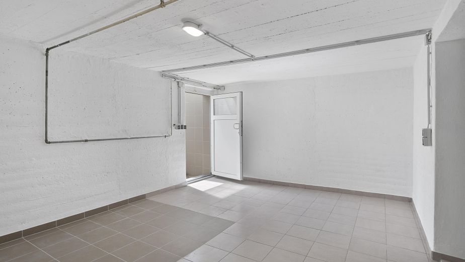 Ingolstadt-Nord’da bahçeli, tamamen yenilenmiş sıra evin köşe evi – großer Keller-/Stauraum