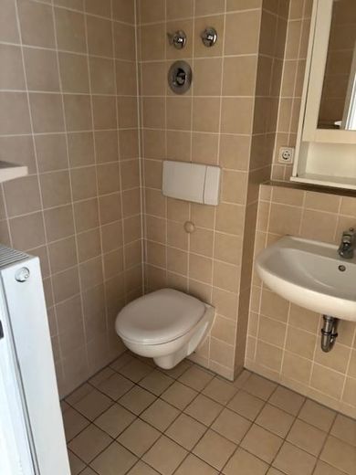 For rent to a shared apartment: 2-room apartment directly at the Flaucher! renovated, 3-room eat-in kitchen! – Foto 8