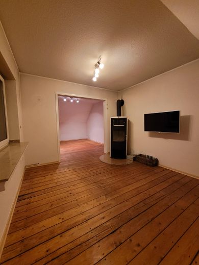 L(i)ebenswertes Haus, Grundstück mit Seele, vereinen zukunftsorientierte Technik mit Natur in Herten – 1 OG Wohnzimmer-Eßzimmer.