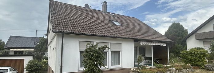 Raum für Familie – Charmantes Einfamilienhaus mit Terrasse und Vollkeller – Außenansicht Nord Ost