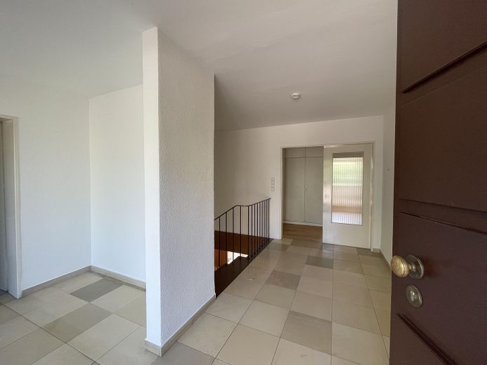 Casa progettata da un architetto a mezza collina – Eingang