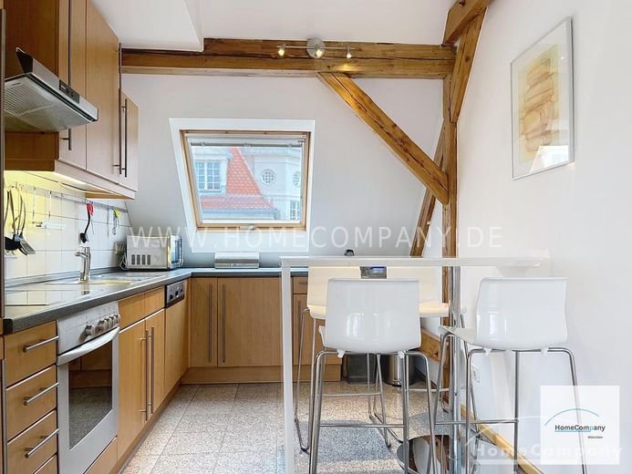 Helle, modern möblierte 1,5-Zimmer-Dachgeschoss-Maisonette-Wohnung mit Südbalkon in Schwabing – 9208e9ffb89f934aba62ad60a39f959824f0d683.jpg
