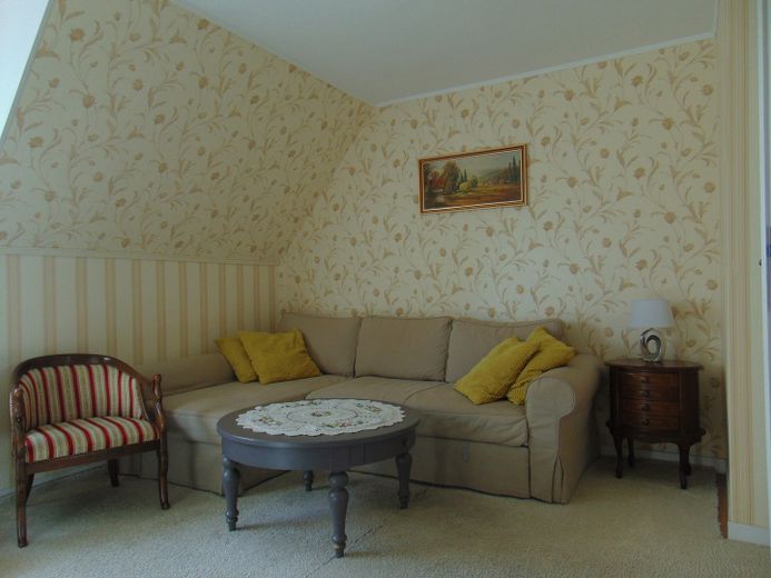 2-Generationen-Haus mit zusätzlicher Einliegerwohnung in Bad Wörishofen – Wohnzimmer DG