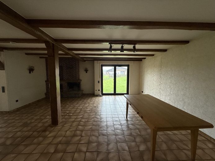 السكن في مزرعة مع إطلالة خلابة ومساحة واسعة وحديقة كبيرة – Wohnzimmer mit Kamin