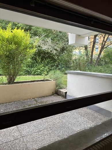 Geräumige 3 1/2 Zimmer Wohnung zu  verkaufen – Terasse Wohnzimmer