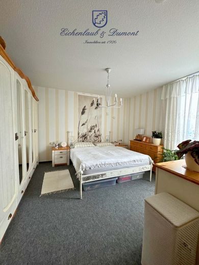 Attraktiv vermietete 3-ZKB Maisonette: Terrasse, Stellplatz, saniert mit neuem Dach und Fenstern – Schafzimmer 1 2.OG
