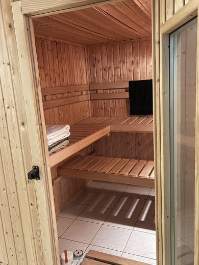 Gepflegtes Reiheneckhaus in ruhiger Lage – Sauna 