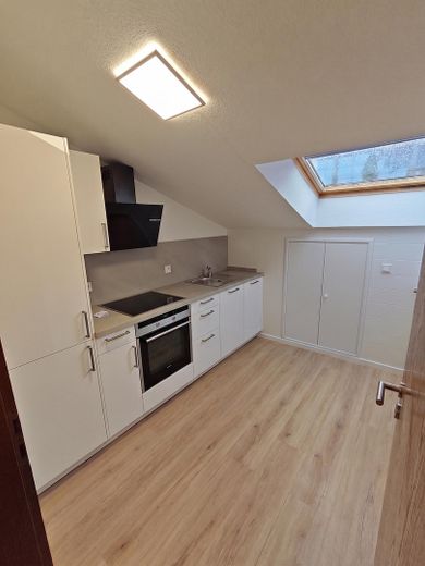Renovated 2-room attic apartment with high-quality fitted kitchen in a central location in Iserlohn – Küche