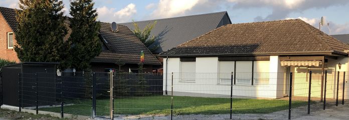 Garten vor dem Bungalow