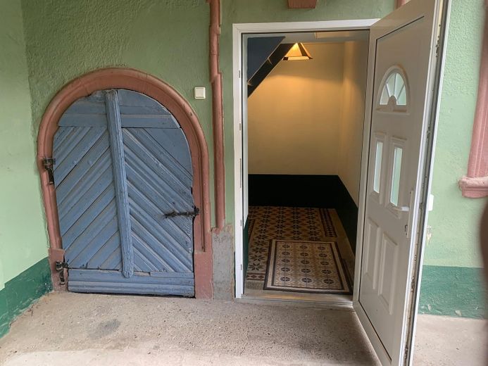 2 ZKB als WG in denkmalgeschütztem Gebäude – Eingang vom Hof