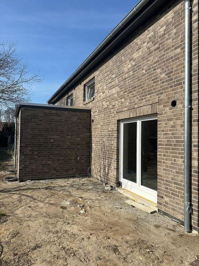 NEUBAU I ERSTBEZUG ! EXKLUSIVE DOPPELHAUS / DOPPELHAUSHÄLFTE in SELSINGEN, Nähe Zeven ! – Kleine Terrasse