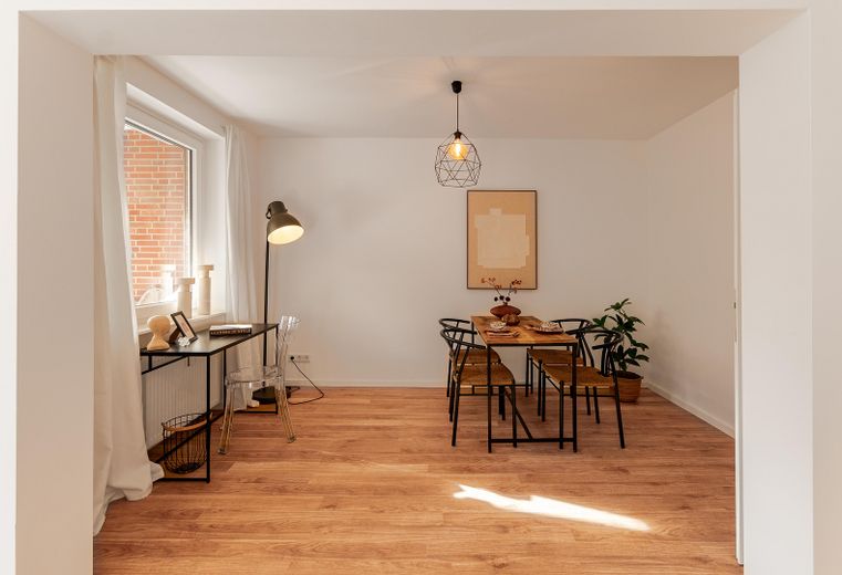 Provisionsfrei – frisch kernsanierte 3-Zimmer-Wohnung mit Balkon und Tiefgarage in Winterhude – Ess- und Arbeitszimer